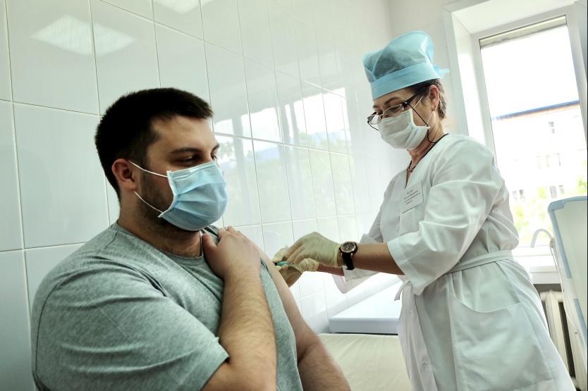 Фото Власти вводят штрафы за отказ от вакцинации против COVID-19 с 1 декабря 2